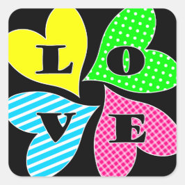 Vier farbige Herzen Quadratischer Aufkleber