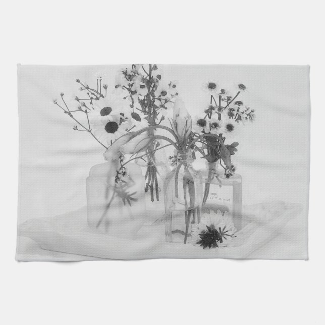 Vier Flaschen und weiße Blume Geschirrtuch (Horizontal)