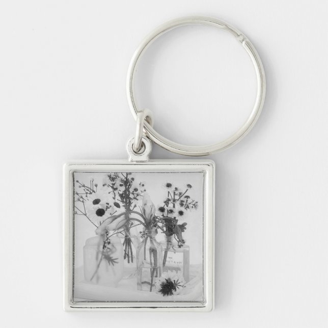 Vier Flaschen und weiße Blume Schlüsselanhänger (Vorne)