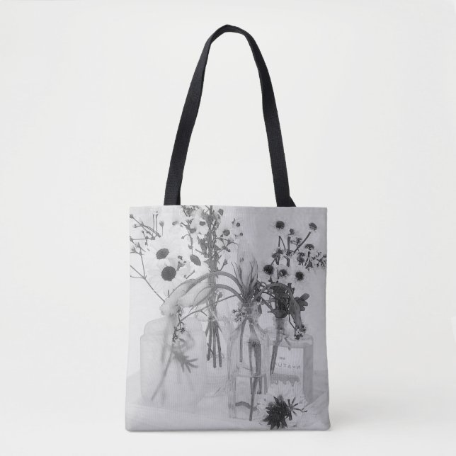 Vier Flaschen und weiße Blume Tasche (Vorderseite)