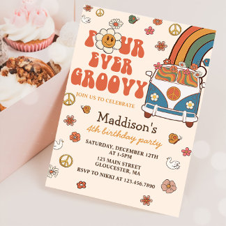 Vier je Groovy Retro Regenbogen 4. Geburtstag Einladung