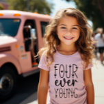 Vier mal jung - Mädchen zum 4. Geburtstag T-Shirt<br><div class="desc">Vier Ever Young - Girly Birthday T - Shirt: Jedes kleine Mädchen braucht ein Shirt zum Geburtstag, das ihren großen Tag feiert! Dieser vierte Geburtstagskinder-T - Shirt ist das perfekte Shirt für Ihre kleine Prinzessin. Holen Sie sich dieses Shirt für Ihr kleines Mädchen und lasse ihr wissen, dass sie an...</div>