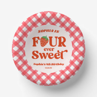 Vier mal Sweet Strawberry 4. Geburtstag Party Pappteller