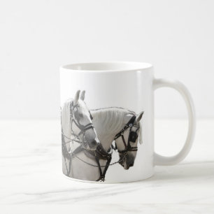 Vier nebeneinander graue Percheron Entwurfs-Pferde Kaffeetasse