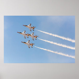 Vier Thunderbirds F-16 fliegen in nahe Bildung Poster
