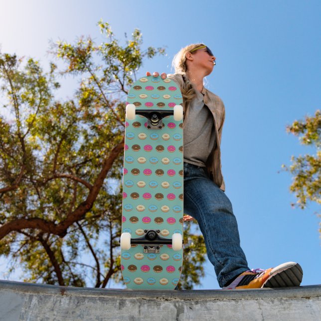 Vier verschiedene Donuts Muster Skateboard (Außenbereich 1)
