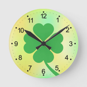 vierblättriges Kleeblatt St. Patrick's Day Design- Runde Wanduhr