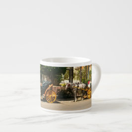 Vierrädrige Pferdekutsche gezeichnet Espressotasse
