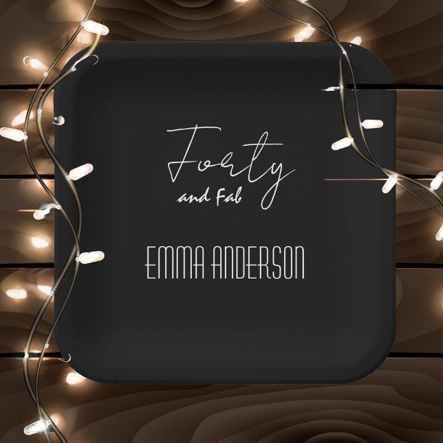 Vierzig und Fab-Textname Moderner Schwarz Pappteller (Von Creator hochgeladen)