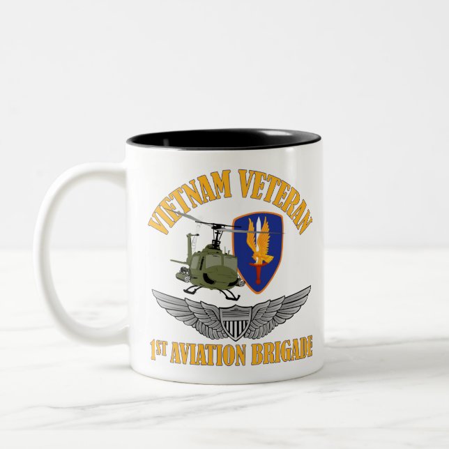 Vietnam-Tierarzt-Flieger-Flügel Zweifarbige Tasse (Links)