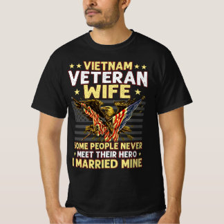 VIETNAM VETERANISCHE EHEFRAU EINIGE MENSCHEN TREFF T-Shirt