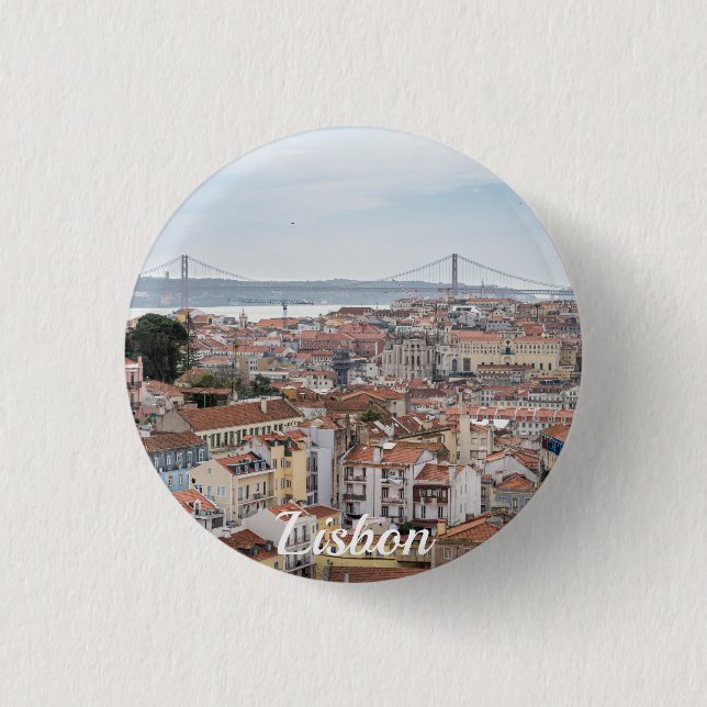 View of Lisbon old town and 25th of April Bridge Button (Vorderseite)