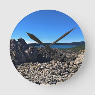 View of Paulina Lake, OR Runde Wanduhr