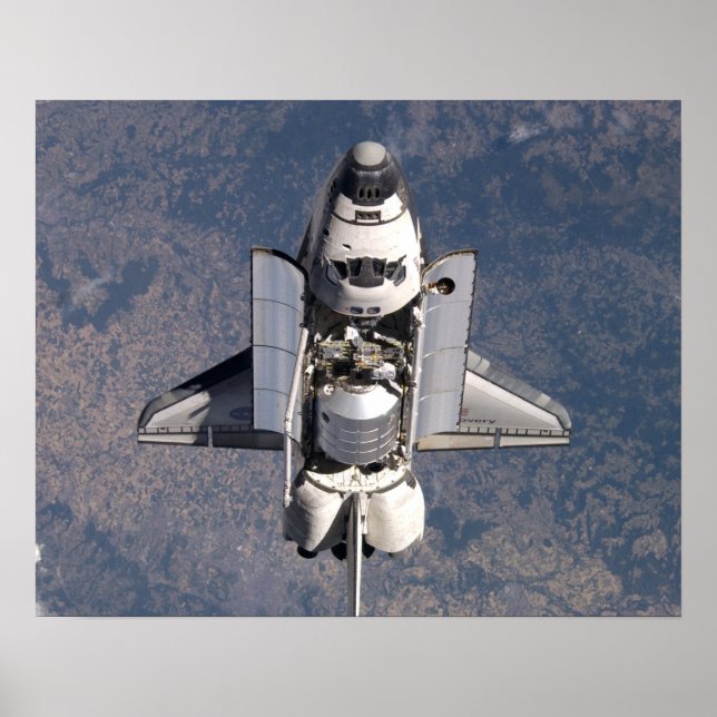 View of Space Shuttle Discovery from ISS (STS-114) Poster (Vorne)