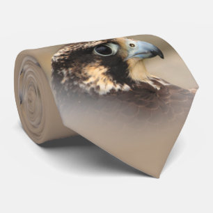 Vignettiertes Profil eines Peregrine Falken Krawatte