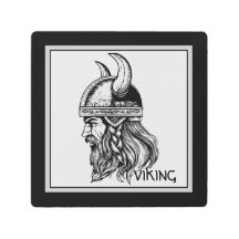 Viking in einem Helm
