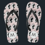 Viktorianische Cameo Style Pink Flip Flops<br><div class="desc">Dieses niedliche Flip-Flops-Paar in einem hellrosa Hintergrund und einem Viktorianischen Cameo-Silhouette-Muster ist eine ideale Ergänzung zu jeder Geschenktasche oder als lustige Gastgeschenke. Es ist auch ein toller Kauf für sich. Brautparty, Junggeselinnen-Abschied oder ein 16 . Geburtstag, diese Flip Flops helfen, einen Anlass modischer zu machen. Sie können Ihr Paar auch...</div>