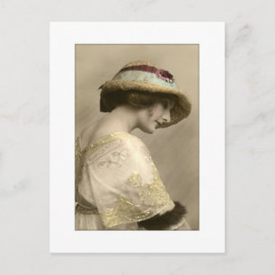 Viktorianische Frau in Hut und Perlenkleid Postkarte
