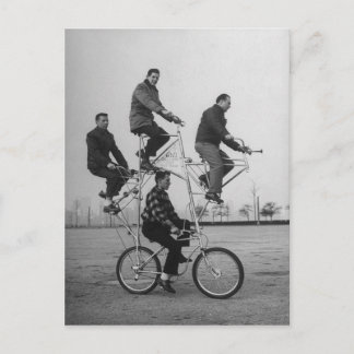 Viktorianische komische Stuntmen Fahrrad fahren Postkarte