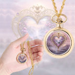 Viktorianisches goldenes Herz mit lila Blume, Vint Armbanduhr<br><div class="desc">Diese wunderschöne Necklace-Uhr besticht durch ein Viktorianisches goldenes Herz,  das mit Blume auf romantischem Hintergrund in sanften lila Farben dekoriert ist. Wunderbares Valentingeschenk für jede Frau! Eigener Text.</div>
