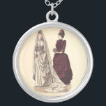 Viktorianisches Hochzeitskleid Versilberte Kette<br><div class="desc">Für jeden, der über eine Viktorianische Hochzeit nachdenkt, ist dies ein wunderschönes Bild aus einem Godey's Lady's Book aus dem Jahr 1886, in dem hochmoderne Illustrationen von Damenbekleidung gezeigt wurden. Dieses altmodische Bild zeigt das Hochzeitskleid und das Kleid der Brautjungfrau, das jeder Viktorianischen zu besitzen wollte. Ideal für anstehende alte...</div>
