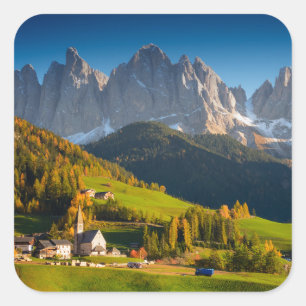 Village des Dolomites en automne autocollant