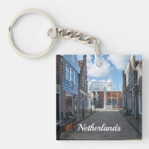Village néerlandais avec pont traditionnel en bois