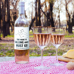 Vin noir branché et amusant est appelé Étiquette d