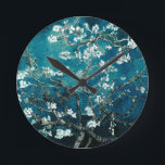 Vincent Van Gogh Almond Blossoms Dark Aquamarin Runde Wanduhr<br><div class="desc">Künstler: Vincent Van Gogh Titel: Mandelblüten in Farbe verändert</div>