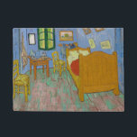 Vincent Van Gogh Bedroom Painting Fußmatte<br><div class="desc">Van Gogh Masterpiece Malerei - Dieses Vincent van Gogh Gemälde namens The Bedroom ist ein Gemälde von 1889 seines Schlafzimmers,  am Art Institute of Chicago. Es war sein Schlafzimmer in Arles,  Frankreich,  das er dekorierte und dieses Bild seines Schlafzimmers schuf.</div>