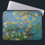 Vincent van Gogh - Blühender Mandelbaum Laptopschutzhülle<br><div class="desc">Das blühende Almond Tree (1890) von Van Gogh ist ein Vintager Post-Impressionismus feiner Kunst, florale Stillleben Malerei. Ein Ast aus einem Mandelbaum blüht in einem Frühjahrsgarten mit dem blauen Himmel im Hintergrund. Schöne blühende weiße Blume. Über den Künstler: Vincent Willem van Gogh (1853-1890) war ein postimpressionistischer Maler, dessen Werk besonders...</div>