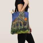 Vincent van Gogh - Die Kirche von Auvers Tasche<br><div class="desc">Die Kirche von Auvers (1890) von Vincent van Gogh ist ein Vintager Post-Impressionismus feiner Kunst architektonische religiöse Malerei. Eine Frau, die auf einem Weg zur Dorfkapelle spaziert, mit schönen Buntglasfenstern. Eine Szene der Alltagsarchitektur. Über den Künstler: Vincent Willem van Gogh (1853-1890) war ein postimpressionistischer Maler, dessen Werk besonders für seine...</div>