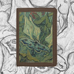 Vincent van Gogh - Great Peacock Moth Tri-fold Portemonnaie<br><div class="desc">Die Große Pfauenmotte (1889) von Vincent van Gogh ist eine Vintage Kunst noch Leben Post-Impressionismus Naturmalerei. Ein Insekt, die Kaisermotte, in einem Frühjahrsgarten mit Calla Lily Blume und anderen Pflanze. Van Gogh nannte es eine "Totenkopfmotte" und malte einen Schädel auf der Rückseite seines Körpers. Über den Künstler: Vincent Willem van...</div>