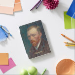 Vincent Van Gogh Self Portrait Vintag Mit Monogram iPad Mini Hülle<br><div class="desc">Erstellen Sie Ihre eigenen, personalisierten, eleganten Imitate goldene Schrift Typografie Schriftart, Vintage Kunst / Meisterwerk / klassische Kunstliebhaber und Van Gogh Kenner, magnetische iPad Smart Cover, die in mehrere Standpositionen und mit grauer Mikrofaser-Interieur, die Ihren Bildschirm schützt, und weck / Schlaf-Funktion, und auf der Vorderseite bietet eine aufwändige detaillierte farbige...</div>