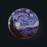 Vincent Van Gogh Starry Night Vintag Kunstkunst Button<br><div class="desc">Vincent van Gogh Starry Night Fine Art Painting Starry Night ist ein Gemälde des niederländischen post-impressionistischen Künstlers Vincent van Gogh. Der blaue Nachthimmel ist voll von wirbelnden Wolken, Sternen und einem hellen Halbmond. Die Sternennacht ist die einzige Nacht in der Serie von Ausblicken aus seinem Schlafzimmerfenster. Bewegung: Post-Impressionismus Schöne künstlerische...</div>