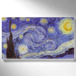 Vincent Van Gogh Starry Night Vintag Kunstkunst Namenschild<br><div class="desc">Vincent van Gogh Starry Night Fine Art Painting Starry Night ist ein Gemälde des niederländischen post-impressionistischen Künstlers Vincent van Gogh. Der blaue Nachthimmel ist voll von wirbelnden Wolken, Sternen und einem hellen Halbmond. Die Sternennacht ist die einzige Nacht in der Serie von Ausblicken aus seinem Schlafzimmerfenster. Bewegung: Post-Impressionismus. Schöne, kunstvoll...</div>