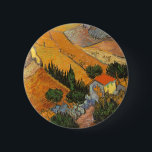 Vincent van Gogh - Tal mit Plowman Button<br><div class="desc">Das Tal mit Plowman Seen From Oove (1889) von Vincent van Gogh ist ein Vintages Landschaftsbild der Kunstlandschaft, das in Post-Impressionismus erbaut wurde. Ein pflügerischer Bauer, der die Felder seines Bauernhofs mit seinem Ochsenkühteam bearbeitet. Ein landwirtschaftliches Alltagsleben Landschaftsbilder mit Bäumen in einem Tal. Über den Künstler: Vincent Willem van Gogh...</div>