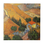 Vincent van Gogh - Tal mit Plowman Fliese<br><div class="desc">Das Tal mit Plowman Seen From Oove (1889) von Vincent van Gogh ist ein Vintages Landschaftsbild der Kunstlandschaft, das in Post-Impressionismus erbaut wurde. Ein pflügerischer Bauer, der die Felder seines Bauernhofs mit seinem Ochsenkühteam bearbeitet. Ein landwirtschaftliches Alltagsleben Landschaftsbilder mit Bäumen in einem Tal. Über den Künstler: Vincent Willem van Gogh...</div>