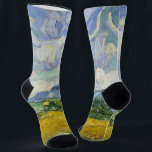 Vincent Van Gogh Wheat Field mit Cypressen Art Socken<br><div class="desc">Schönes Vintages Kunstwerk aus dem Jahre 1889 des berühmten Malers Vincent Van Gogh,  einer meiner Lieblingskünstler aus der impressionistischen Zeit. Diese Impressionismus Landschaftskunst zeigt große grüne Zypressen Set gegen hübsche,  wirbelnde Wolken über einem Weizenfeld auf niedlichen Kunstsocken.</div>