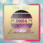 Vintag 1954 70. Geburtstag pink Ornament Aus Metall<br><div class="desc">Ein besonderes 70. Geburtstagsgeschenk für Geborene im Jahr 1954 auf der Suche nach einem unverwechselbaren und hübschen Geschenk für jemanden, der 1954 geboren wurde? Betrachten Sie Karten, Ziergegenstände oder Accessoires mit einem einzigartigen Disco-Ball-Design, das mit "Limited Edition" in einer Auswahl von Rosa- oder Goldfarben eingeschrieben ist. Dieses Geschenk ist noch...</div>