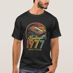 Vintag 1977 Retro Cassette 1977 45. Geburtstag 45 T-Shirt