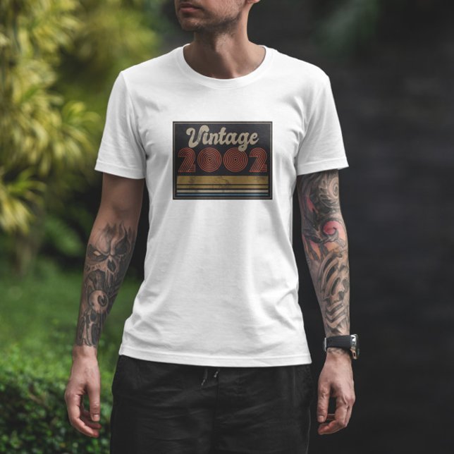 Vintag 2002 T-Shirt (Von Creator hochgeladen)