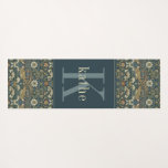 Vintag Bird & Floral William Morris Yogamatte<br><div class="desc">Dieses schlichte und dennoch elegante Design verleiht Ihrem Workout Stil. William Morris inspirierte ein blumengeschmücktes Muster in schlauem Grün, weichem Gold und Rost auf schwarzem Hintergrund. Fügen Sie einen Namen und eine Initiale, um ihn zu personalisieren. Macht einen großartigen Geburtstag, Weihnachten oder Muttertag Geschenk. Erstellt von der einfachen Farmhouse Press....</div>