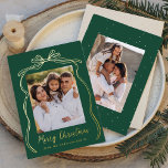Vintag Bow Frohe Weihnachten Grün 2 Foto Folien Feiertagskarte<br><div class="desc">Feiern Sie die Saison stilvoll mit dieser luxuriösen Weihnachtskarte mit Ihrem bevorzugten vertikalen Foto-Set in der Familie vor einem dunkelgrünen Hintergrund mit einem eleganten, handgezeichnet Goldfolienbogen und Band. "Frohe Weihnachten" glänzt in Goldfolie und fügt eine Touch von Raffinesse hinzu. Darunter befindet sich Platz, um Ihren Familiennamen zu personalisieren. Die Rückseite...</div>