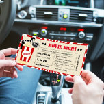 Vintag Cinema Movie Ticket Geburtstagsparty Einladung<br><div class="desc">Mit unserer Einladung zum Kinoabend können Sie Ihre Geburtstagsparty feiern. Ticket Ticket Der Hintergrund ist klassisch rot und weiß. Dieses zeitgenössische Party Einladung-Design eignet sich ideal für Ihre Filmabendfeier oder Ihr Kinoabend-Party.</div>