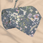 Vintag Elegant Dusty Blue Floral Wedding Necktie Krawatte<br><div class="desc">Ergänzt wird das Bräutigam durch den Vintagen Elegant Dusty Blue Floral Necktie. Diese Krawatte mit dunkelblauem Hintergrund und eleganten Aquarellfarben-Blume verleiht dem Ganzen eine Touch von Eleganz und Stil. Als Teil der Vintagen Elegant Dusty Blue Floral Wedding Collection sorgt es für ein koordiniertes und elegantes Aussehen für Ihren Hochzeitstag.</div>