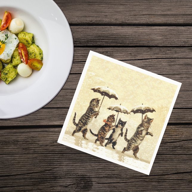 Vintag gestreifte Katzen Schnee Serviette (Group cats kittens walking upright with umbrellas in the snow on yellow napkins.)