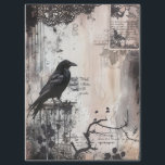 Vintag Gothic Raven Decoupage Seidenpapier<br><div class="desc">Vintager Retro-Look für das Papiertaschentuch,  das sich ideal für Dekodierungen,  Kreaturen,  Schrottbücher,  Geschenkpackungen oder zum Befüllen von Geschenktaschen eignet. Gothischer schwarzer Rabe und eigenständiges Drehbuch mit einem dornigen Zweig und einem altmodischen Briefmarke-Effekt oben rechts.</div>