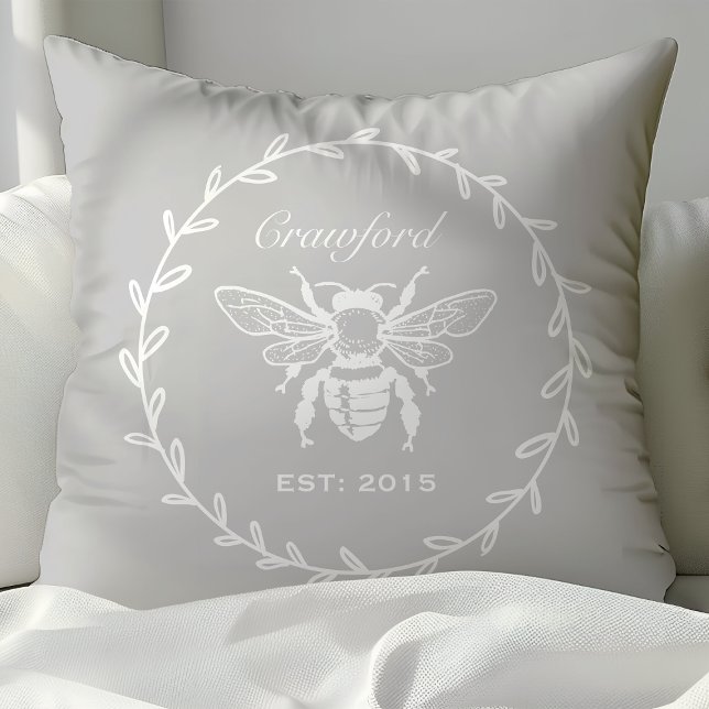 Vintag Gray Honey Bee Laurel Monogram Kissen (Von Creator hochgeladen)