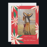 Vintag Poinsettias Christmas Foto Vertikal Feiertagskarte<br><div class="desc">Stellen Sie sich Ihre Wünsche mit Ihren Grüßen oder Ihrer Nachricht für die Ferienzeit zusammen. Original Rahmen von Becky Nimoy. Fügen Sie ein Foto auf der Rückseite oder eine Nachricht hinzu. Muster können auf Wunsch entfernt werden</div>